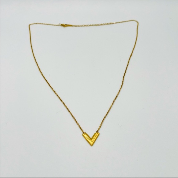Dainty Gold Triangle Necklace - Picture 4 of 8